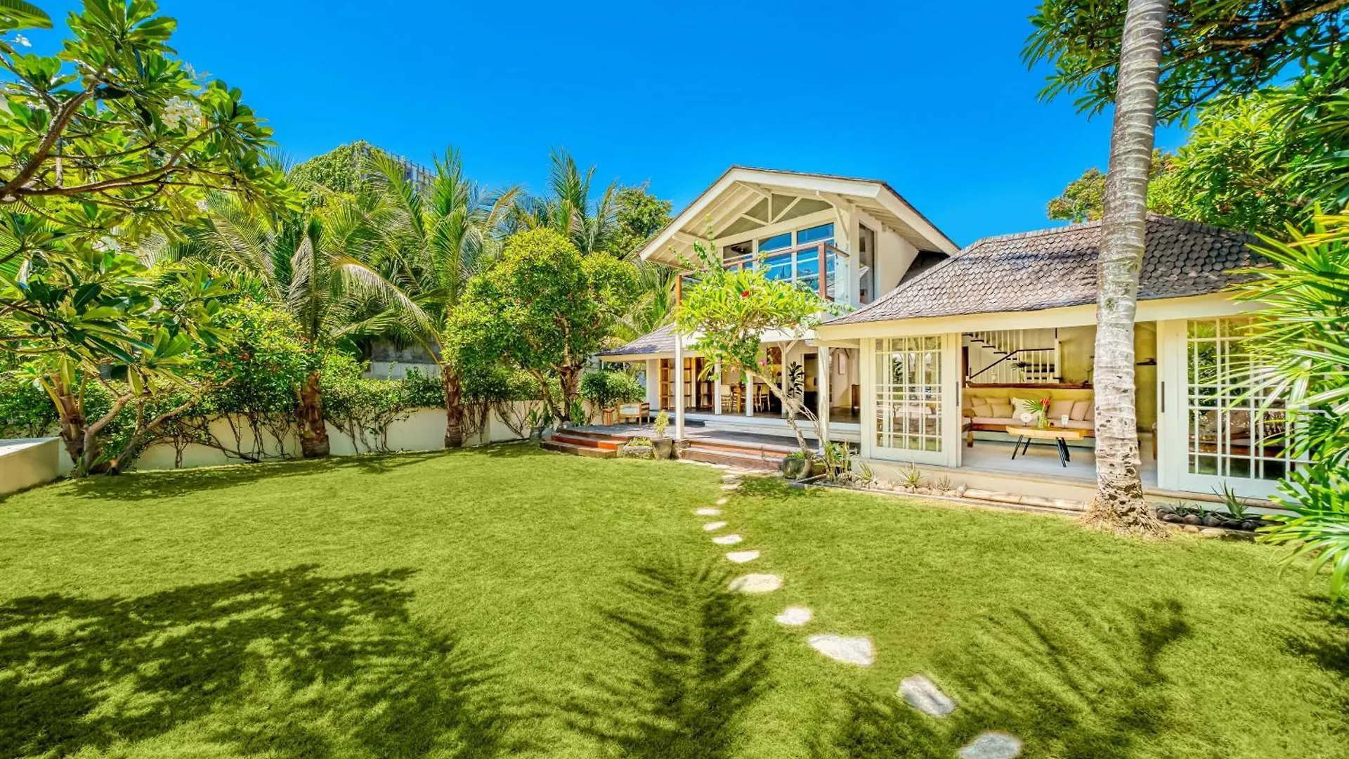 Villa Verona - 100M To Beach Huge Garden Σεμινιάκ 0*,  Ινδονησία